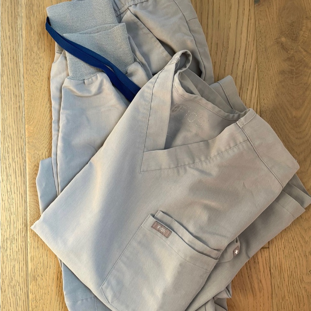 FIGS Scrubs Men’s Small: Cement Colorway